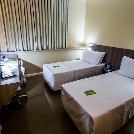 Slim Cuiaba Aeroporto Hotel ภายนอก รูปภาพ