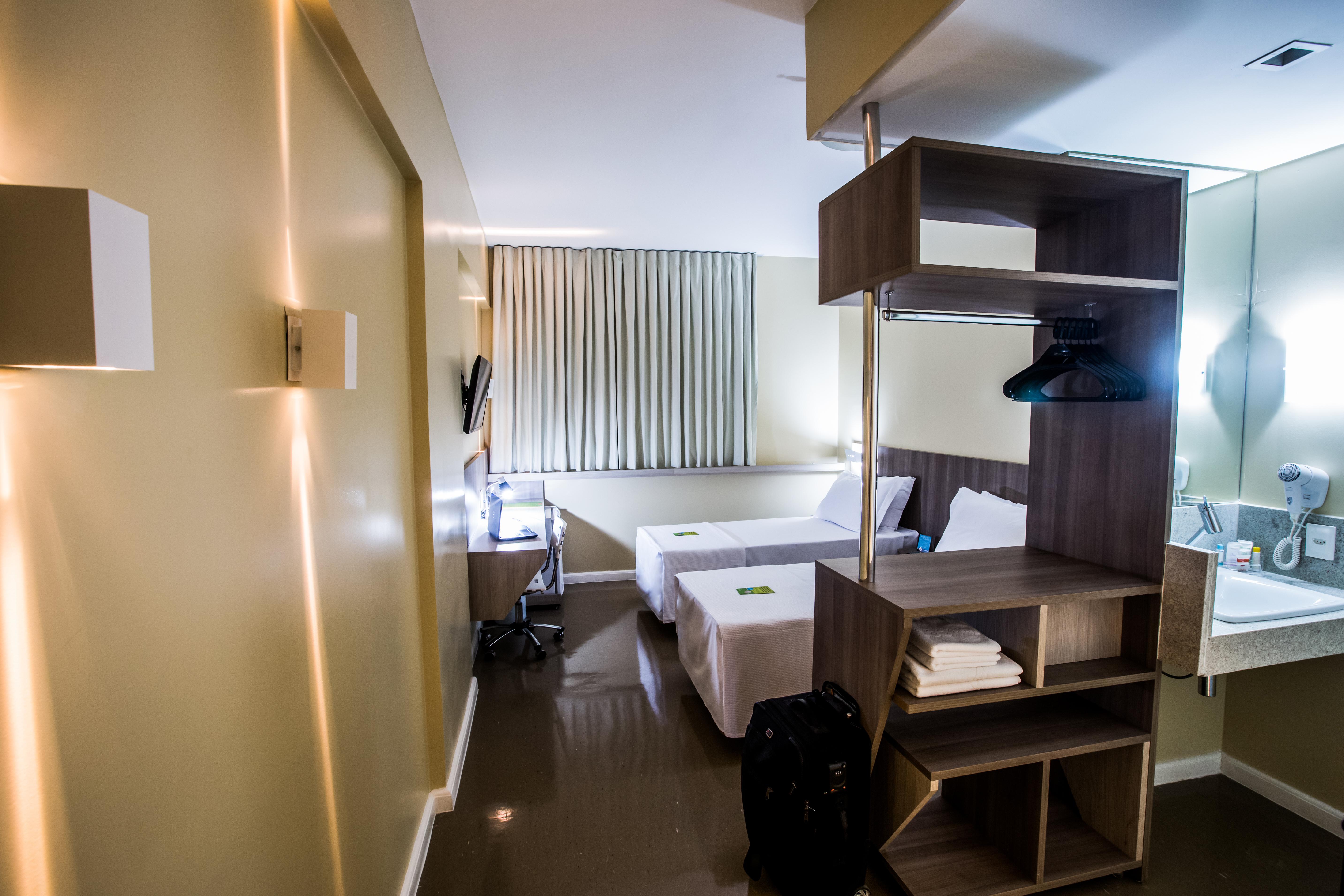 Slim Cuiaba Aeroporto Hotel ภายนอก รูปภาพ