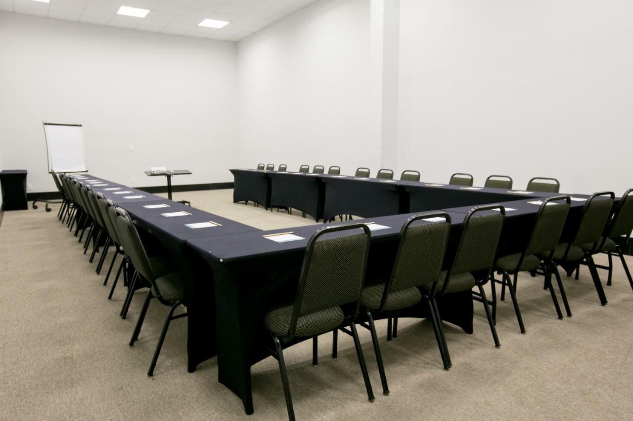 Slim Cuiaba Aeroporto Hotel ภายนอก รูปภาพ